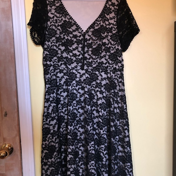 Torrid Lacy dress - Picture 2 of 4